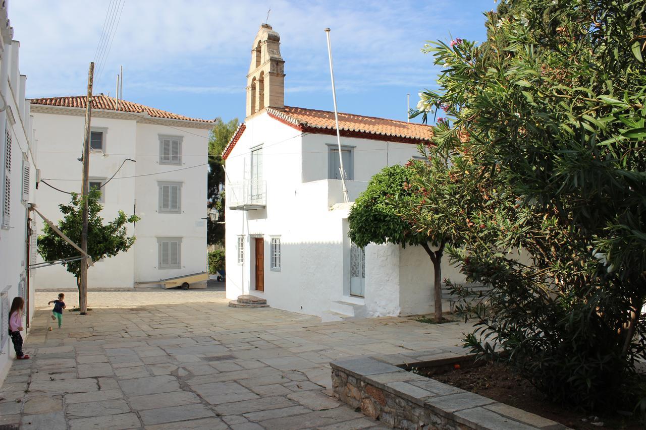 Studio Annezo Hydra  Luaran gambar